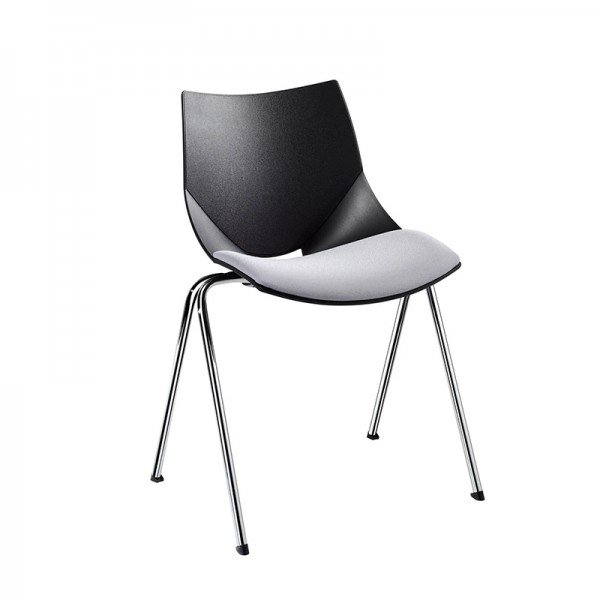 Cadeira Shell com estrutura epoxy bicapa cinza prata e carcaça de plástica cor negra